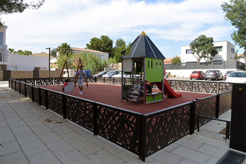 decouvrir-Aire-jeux-Pinede.jpg decouvrir Aire jeux Pinede